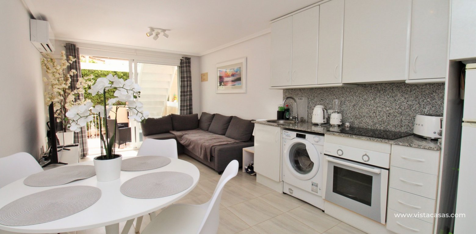 Bungalow with roof terrace for sale Villamartin dining area