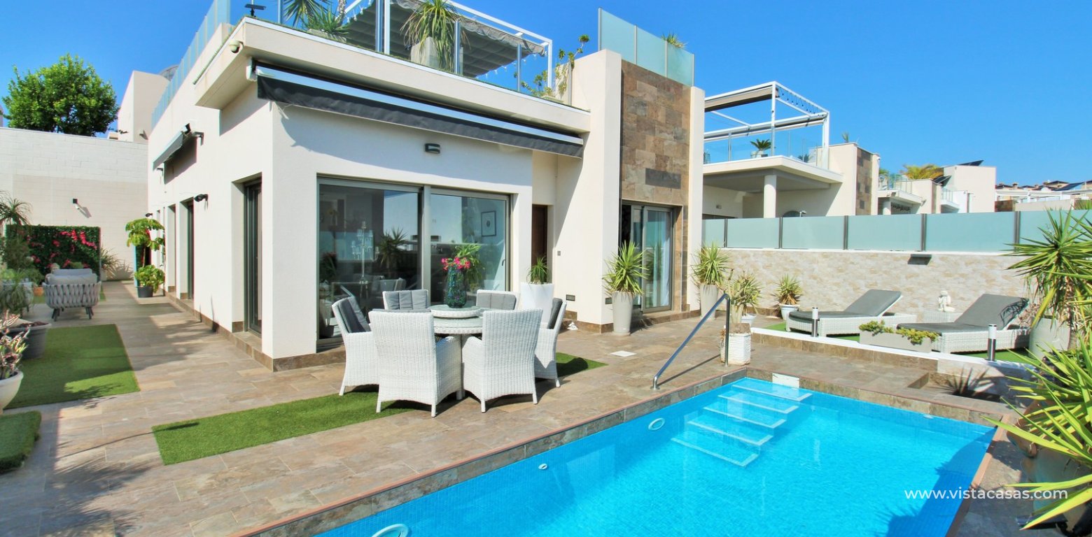 Modern 4-Bed Villa with Pool & Solarium in Villamartin