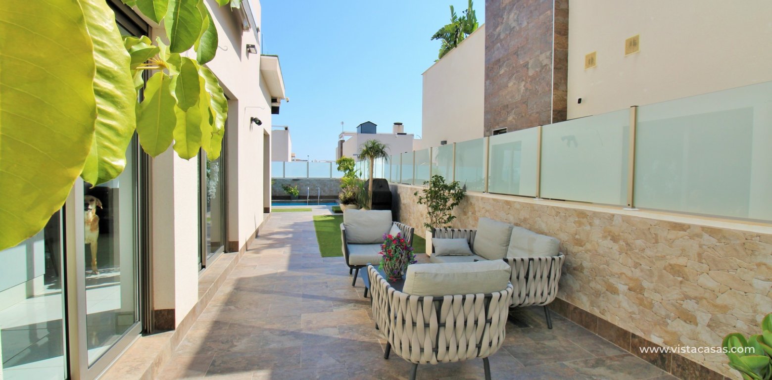 Modern 4-Bed Villa with Pool & Solarium in Villamartin L shape garden