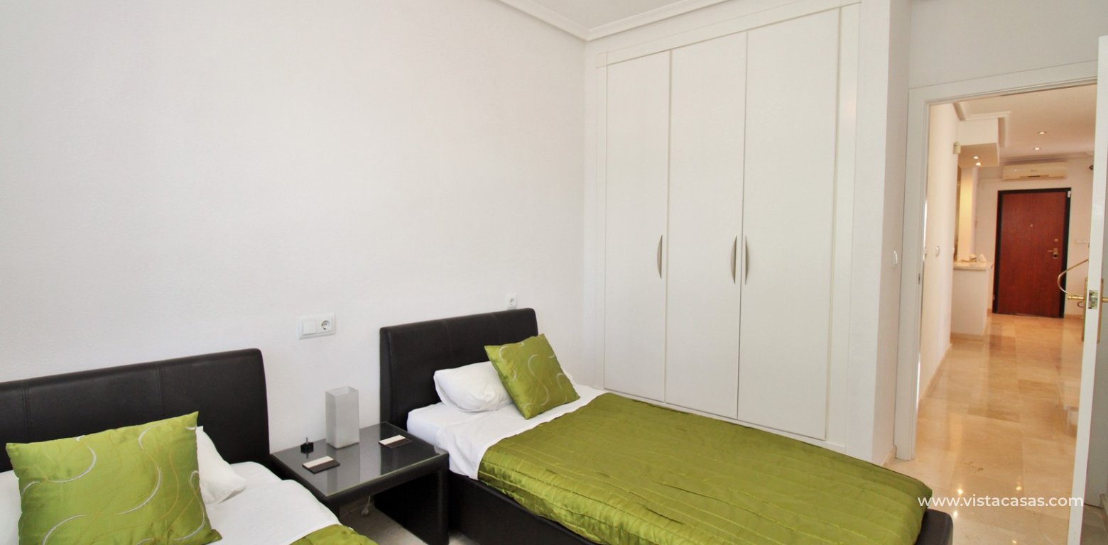Buhardilla Townhouse for Sale in Pau 8 Villamartin twin bedroom fitted wardrobes