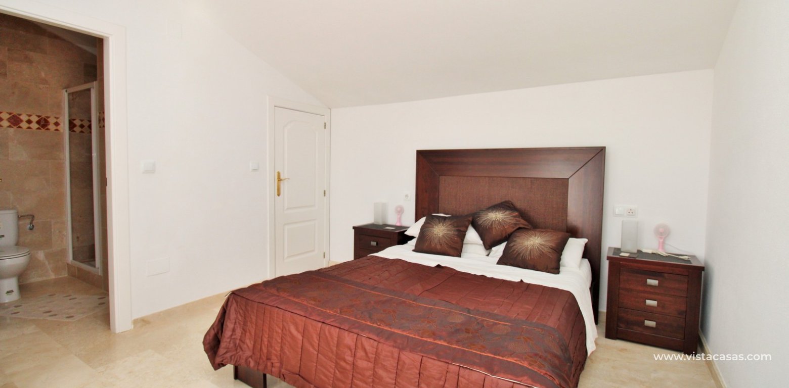 Buhardilla Townhouse for Sale in Pau 8 Villamartin master bed en-suite
