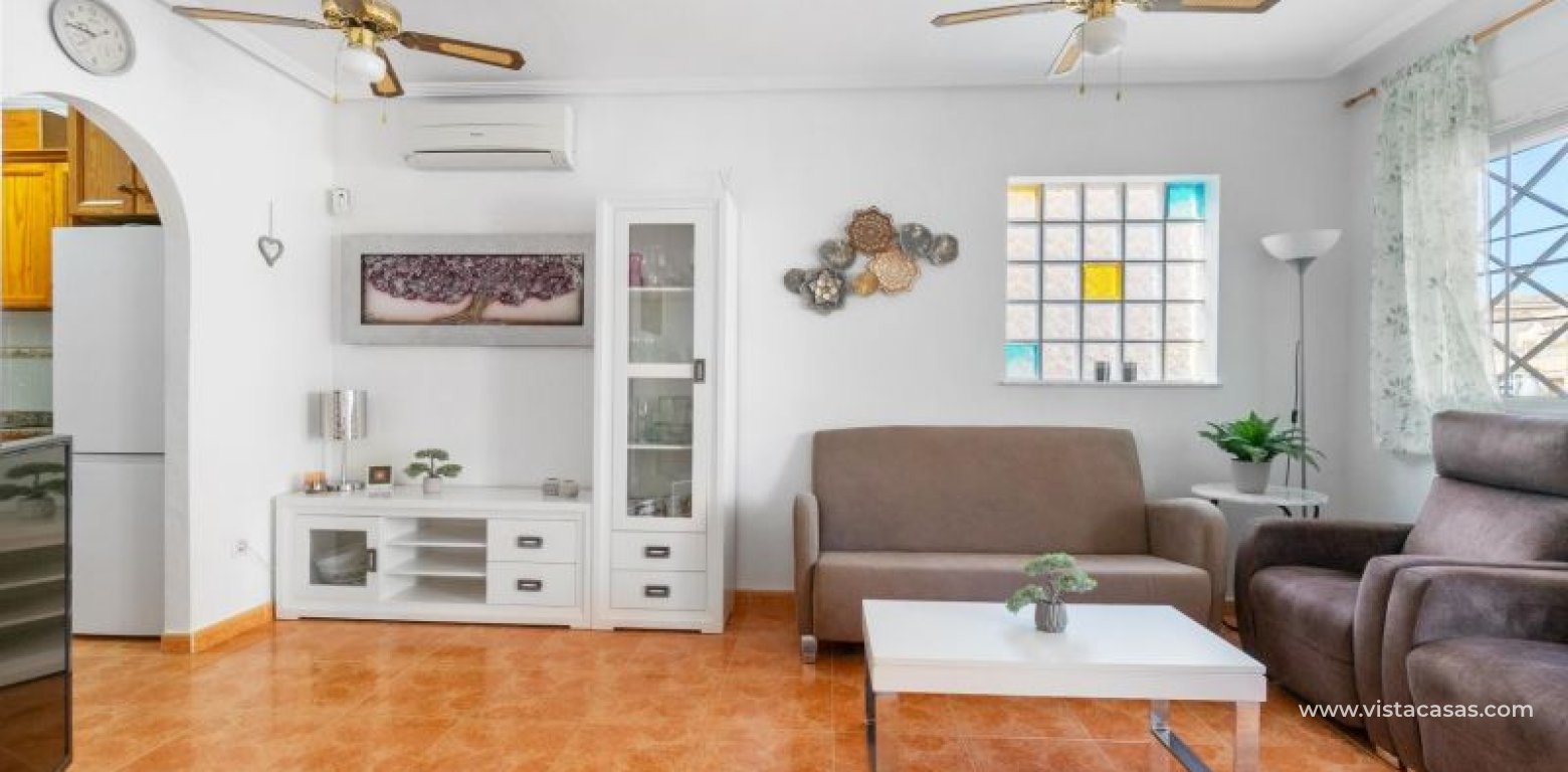 Resale - Villa - Torrevieja