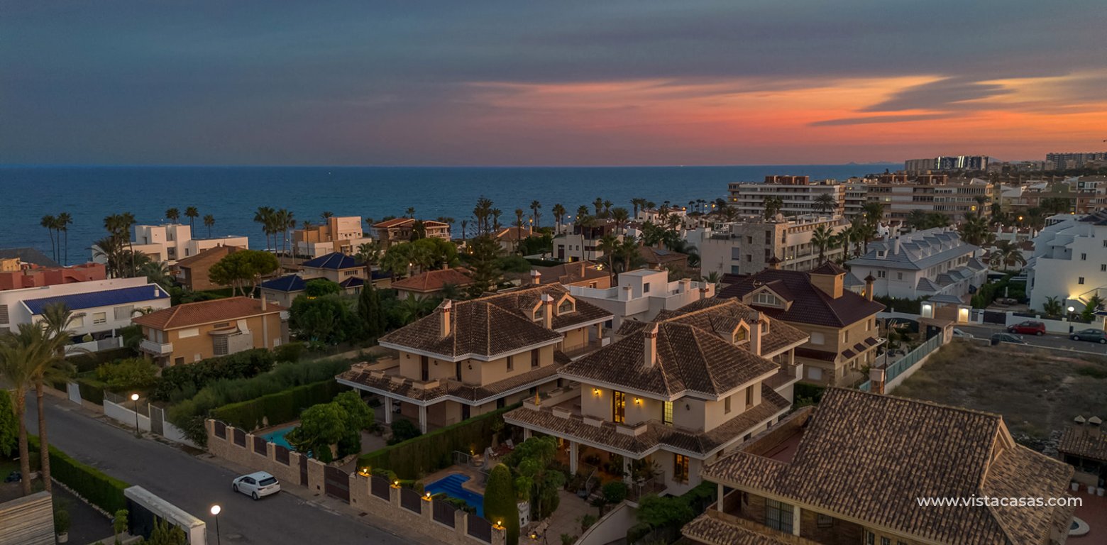 Resale - Villa - Torrevieja - La Veleta