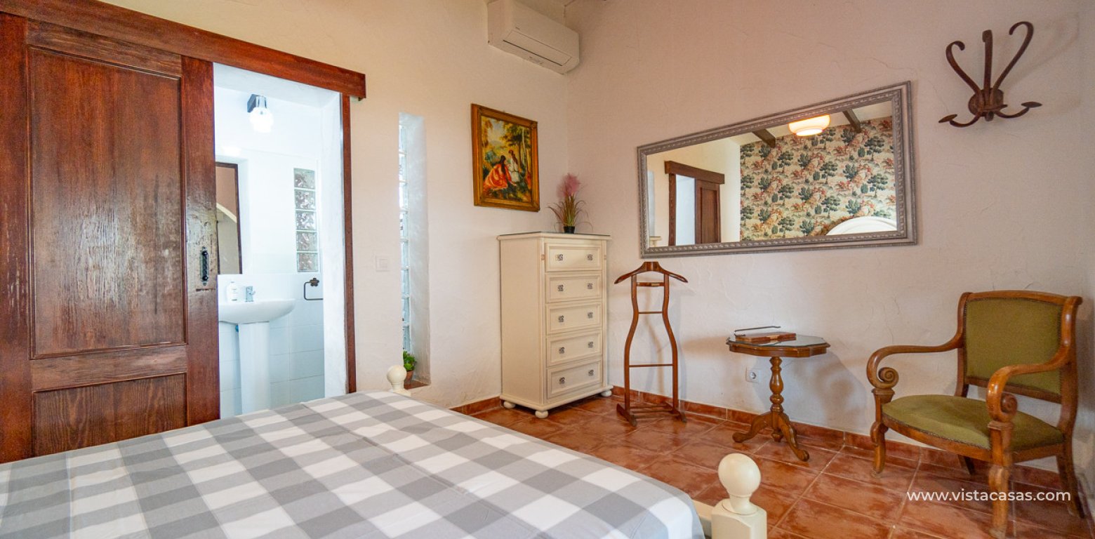 Resale - Villa - Cabo Roig