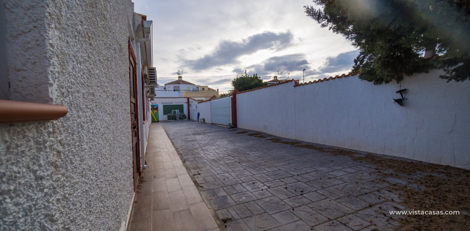 Resale - Villa - Cabo Roig