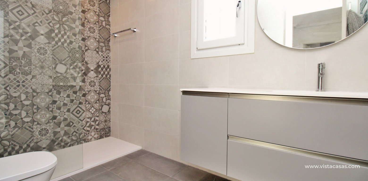 3 Bed Villa with Private Pool in Costa Flamenca Golf Los Dolses renovated bathroom