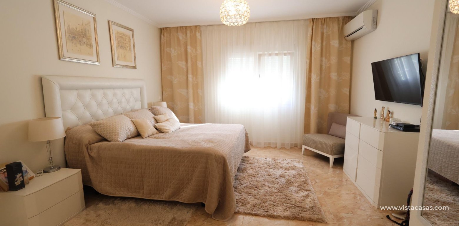 Resale - Villa - Los Altos