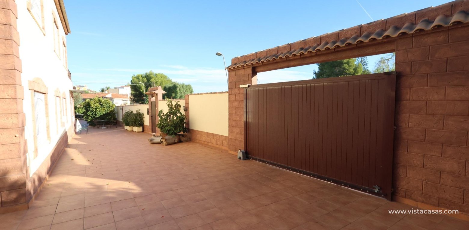 Resale - Villa - Los Altos