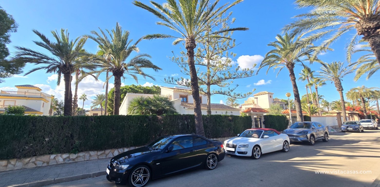 Resale - Villa - Cabo Roig