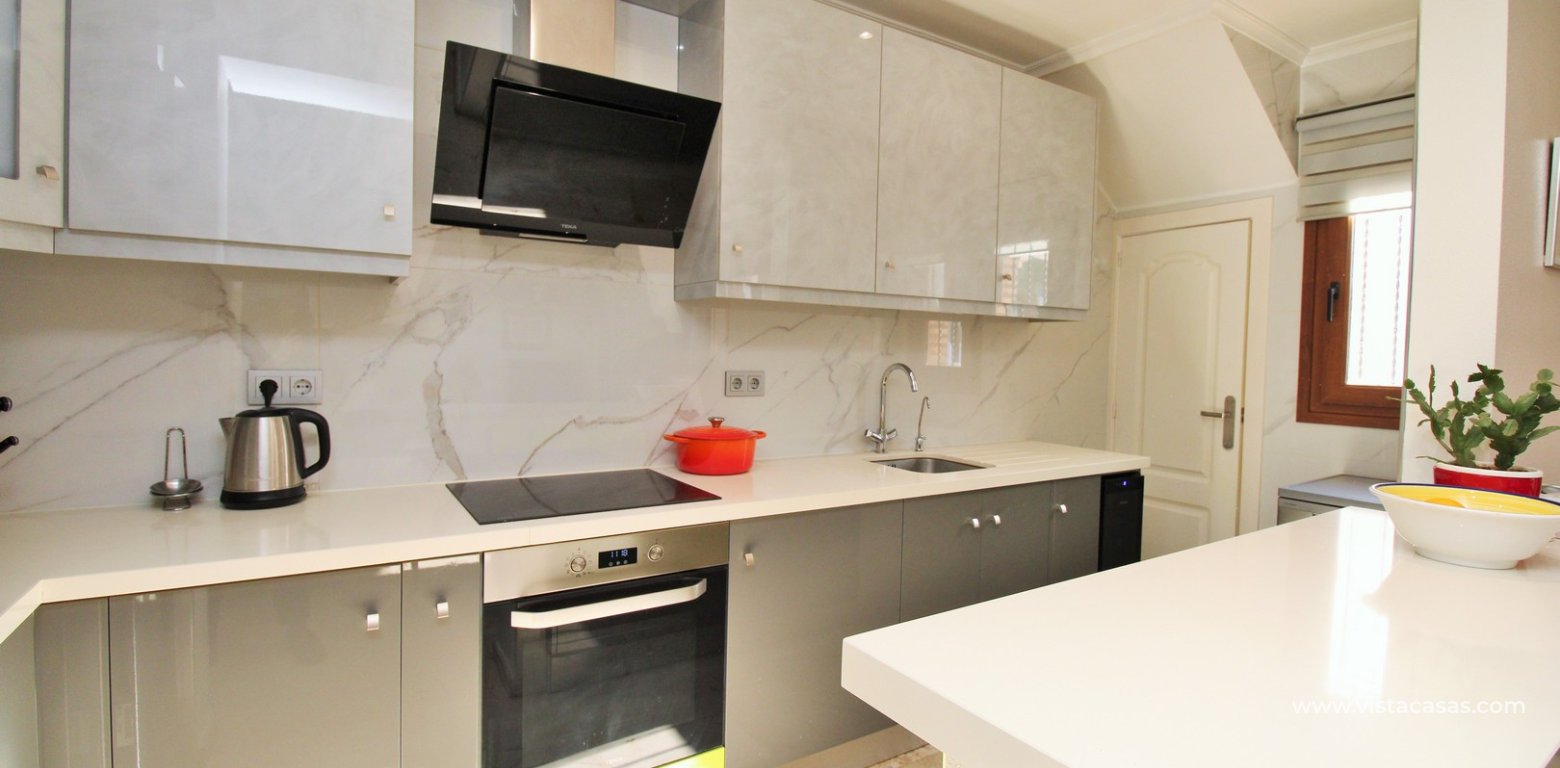 Lola Bungalow with Solarium Annex For Sale in Pau 8 Villamartin kitchen