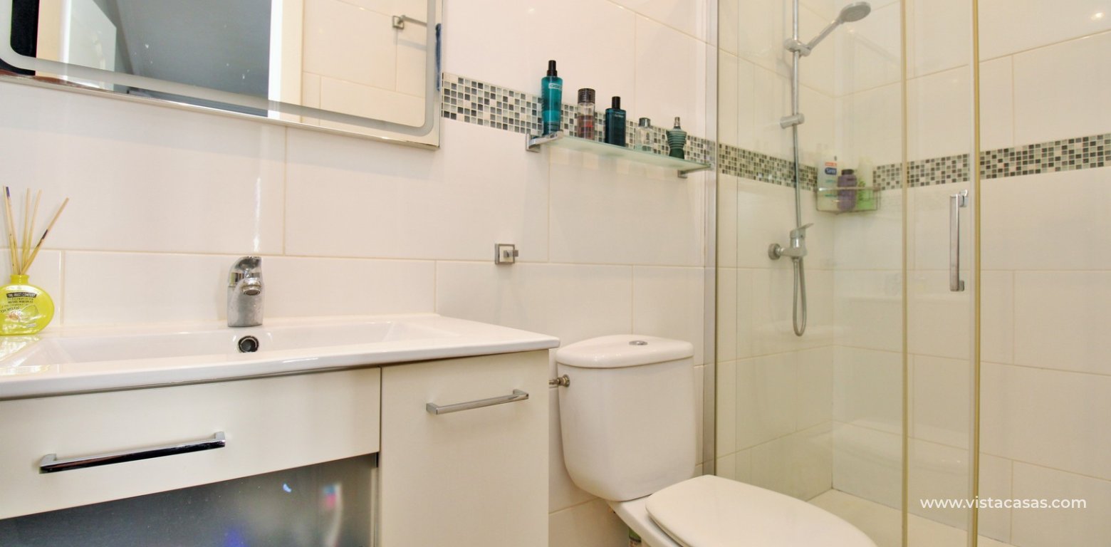 Lola Bungalow with Solarium Annex For Sale in Pau 8 Villamartin en-suite bathroom