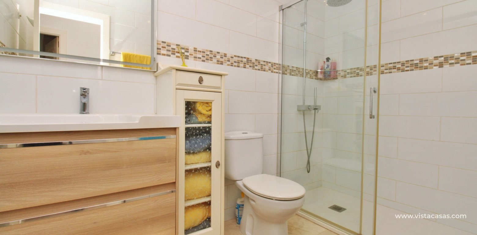 Lola Bungalow with Solarium Annex For Sale in Pau 8 Villamartin bathroom