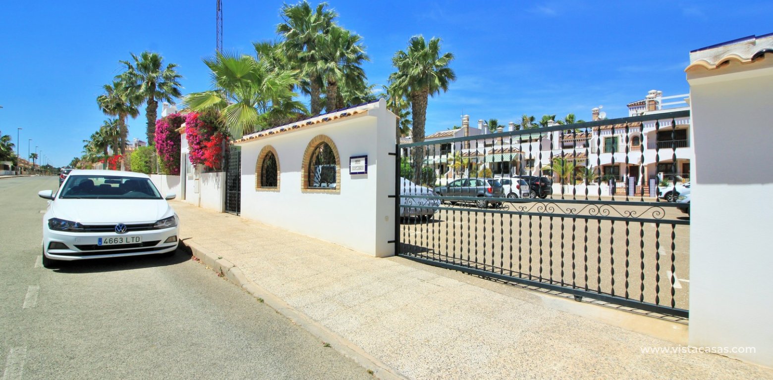 Lola Bungalow with Solarium Annex For Sale in Pau 8 Villamartin gated community