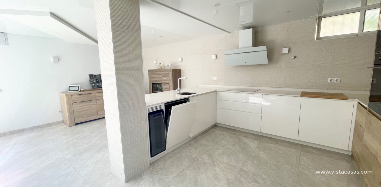 Resale - Villa - Los Altos