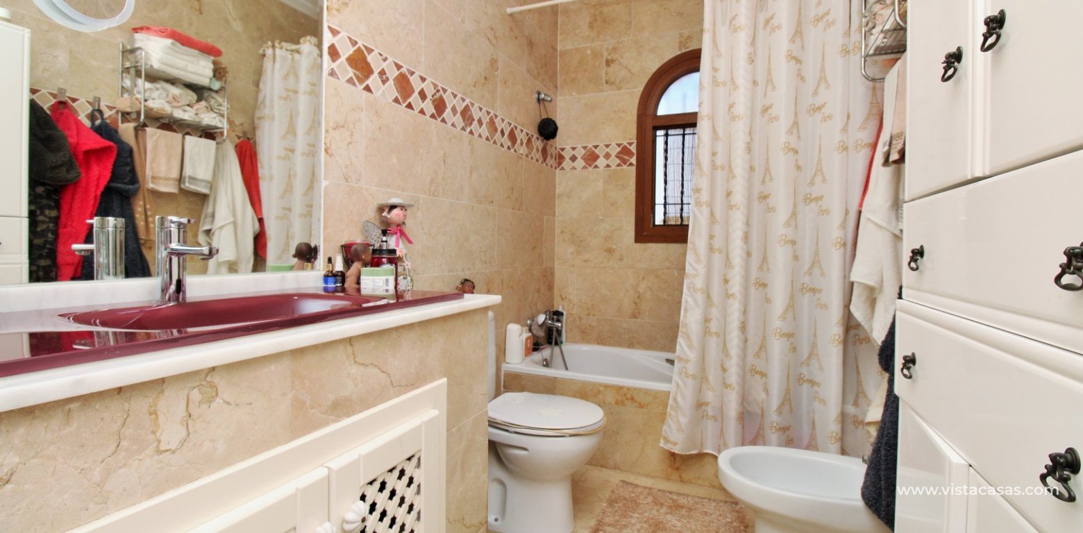 Sofia Style Townhouse for Sale in Pau 8 Villamartin bathroom
