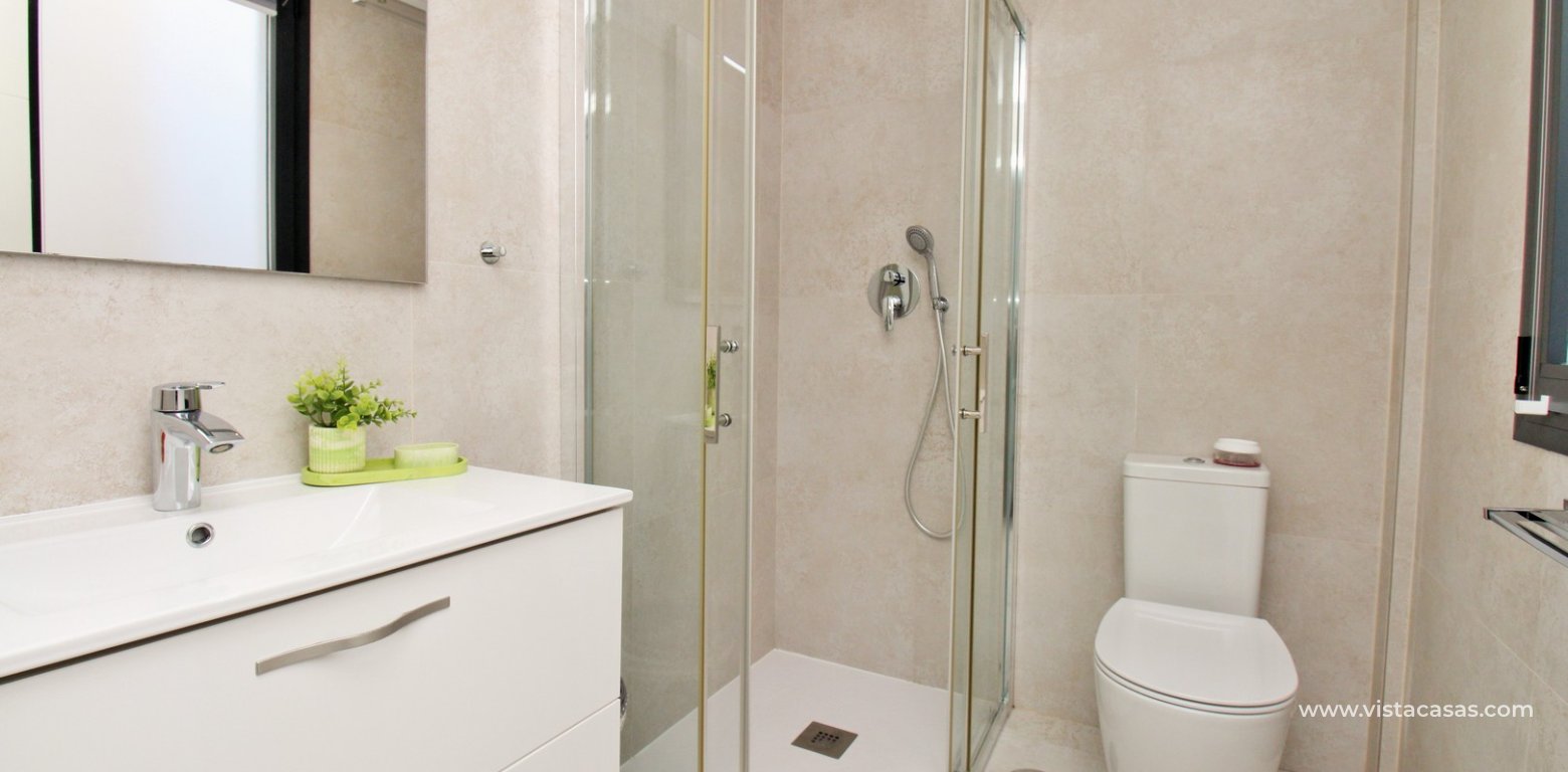 Modern 2 Bed Townhouse with Private Pool in Villamartin double bedroom en-suite