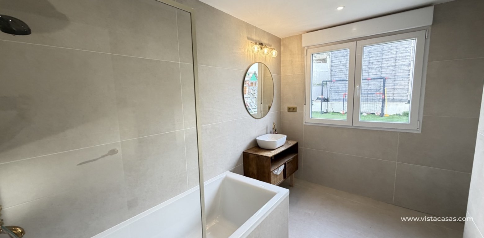 Resale - Villa - Villamartin