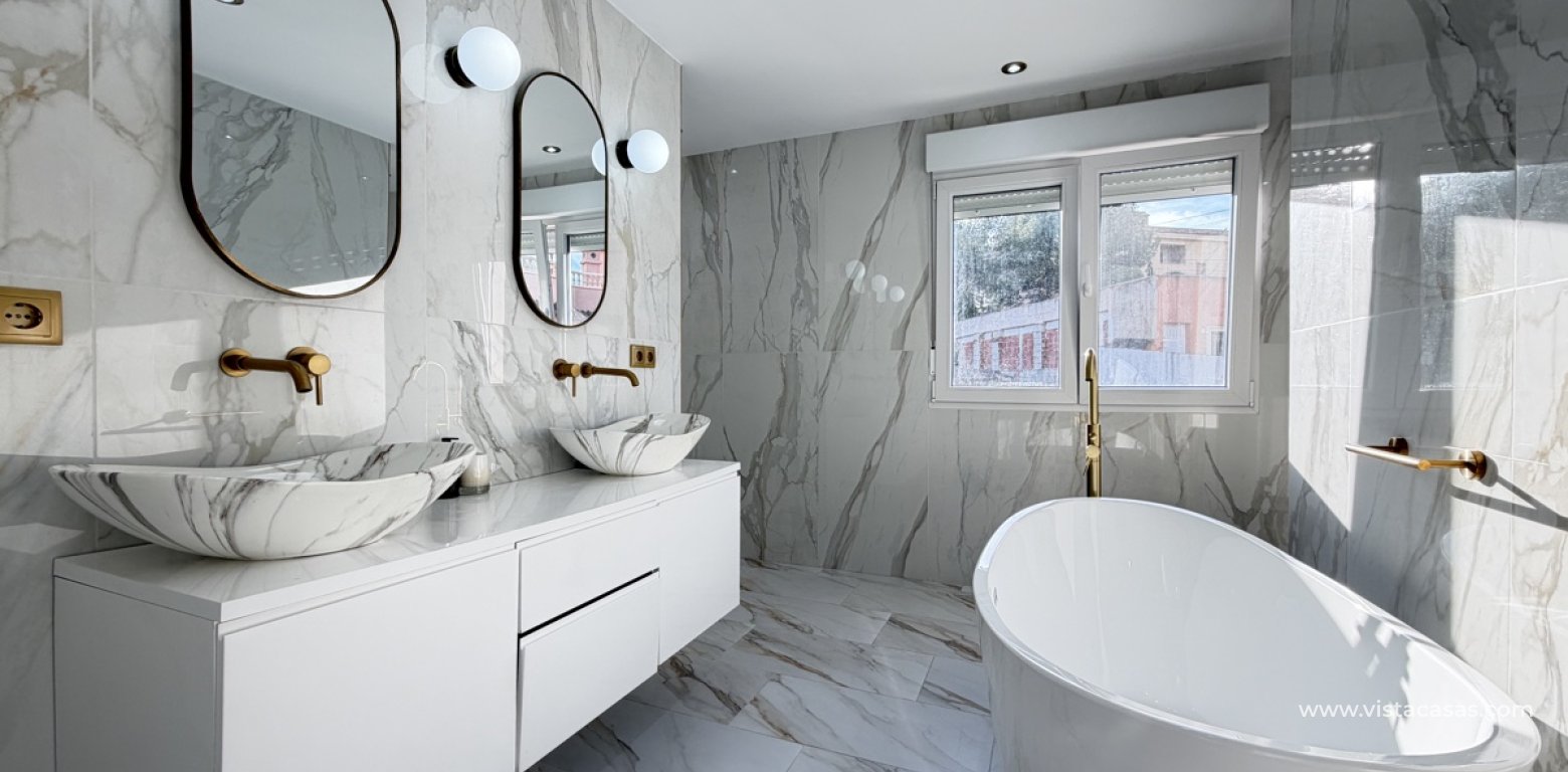 Resale - Villa - Villamartin