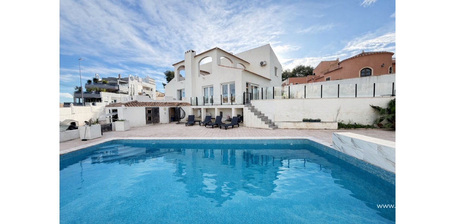 Resale - Villa - Villamartin