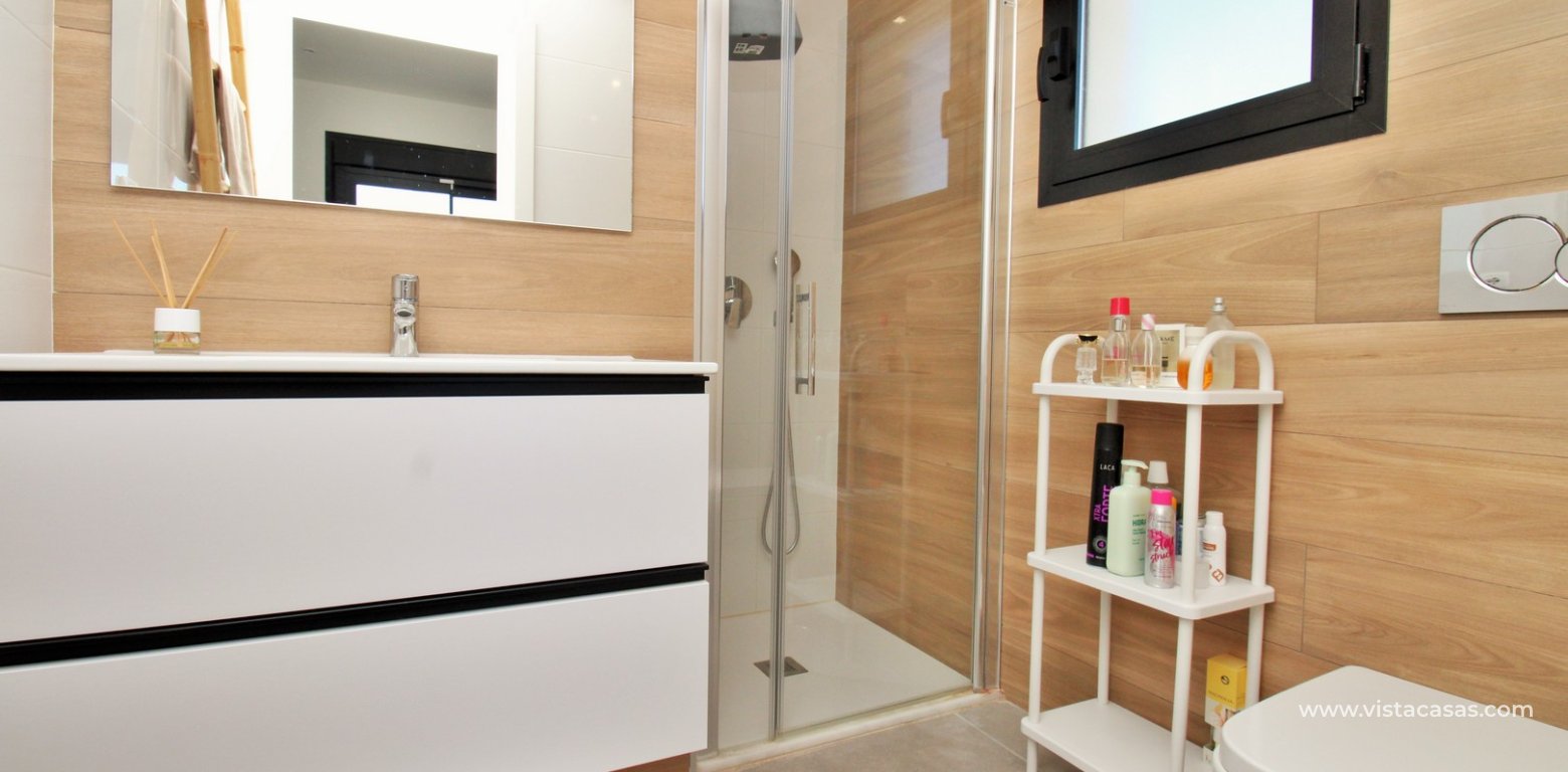 Penthouse with Solarium & Sea Views in Villamartin Villacosta Club en-suite bathroom