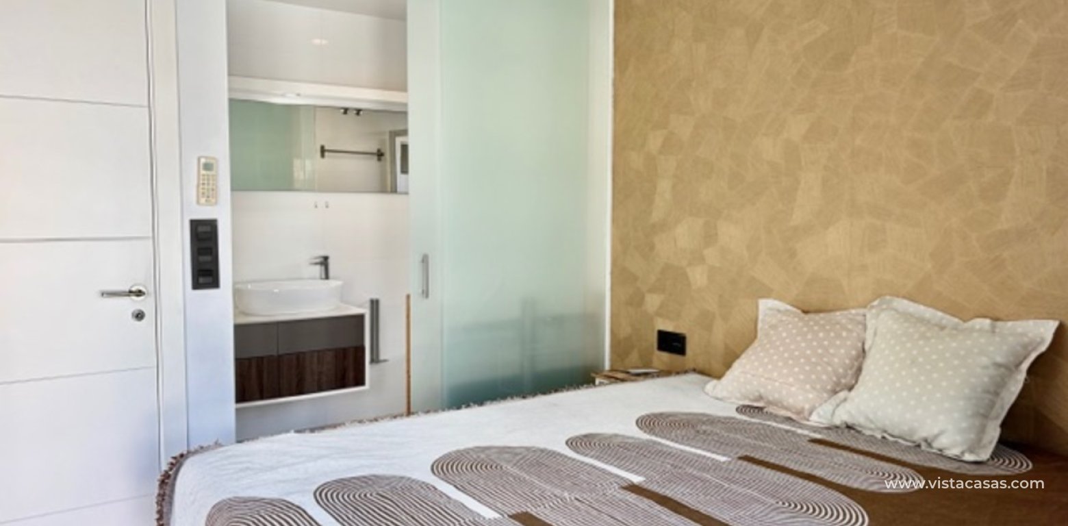 Resale - Villa - Cabo Roig