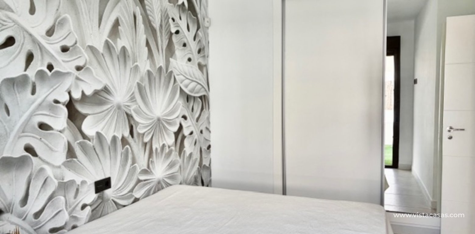 Resale - Villa - Cabo Roig