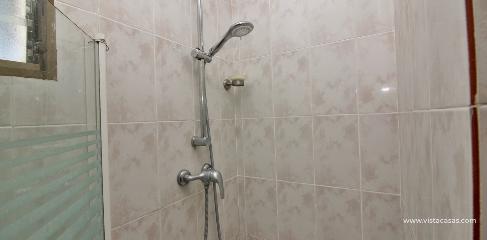 Bungalow for sale in Panorama Country Club Villamartin shower