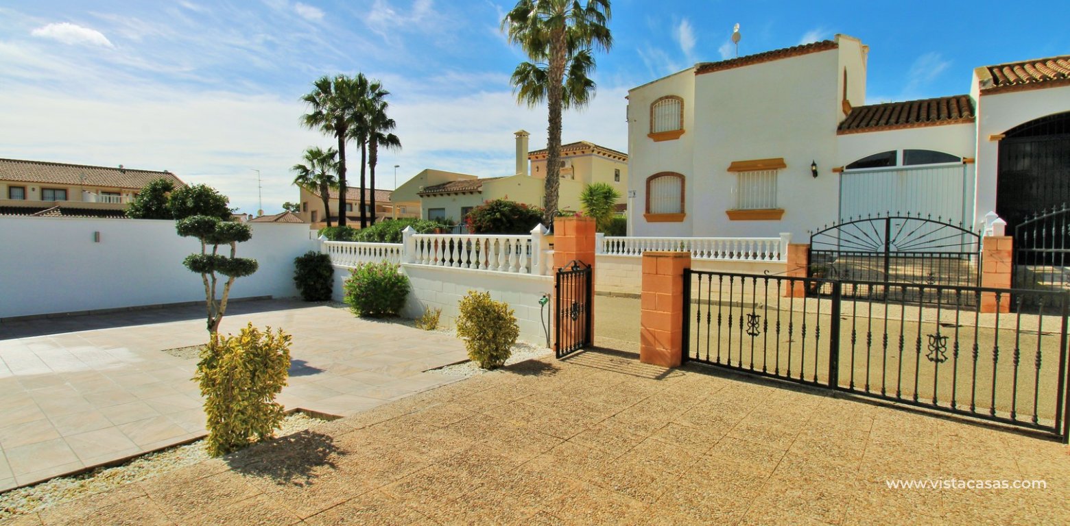 3 Bedroom Ibiza-Style Villa for Sale in Los Dolses driveway