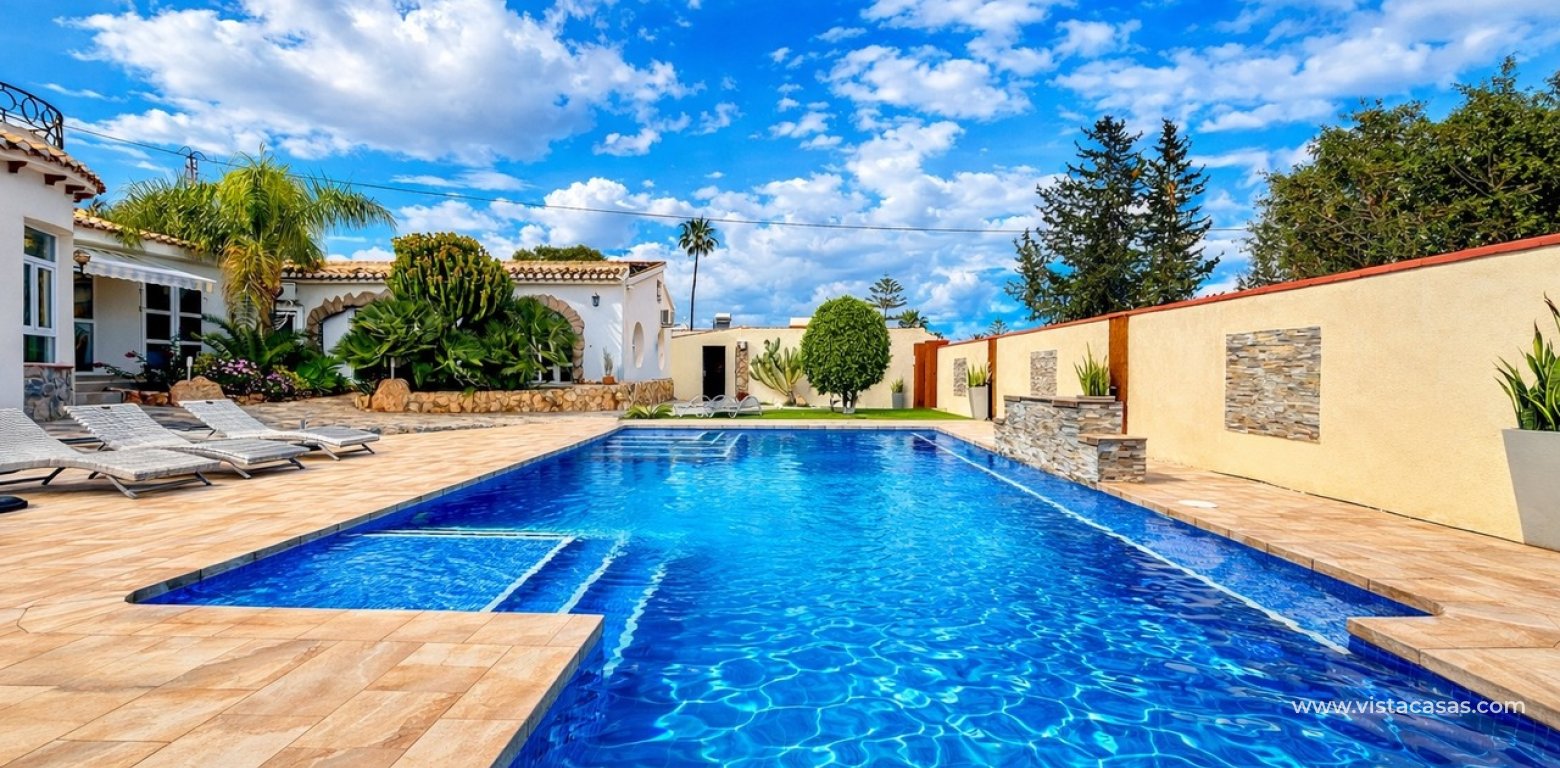 Resale - Villa - Cabo Roig