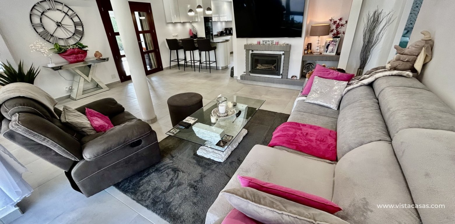 Resale - Villa - Cabo Roig