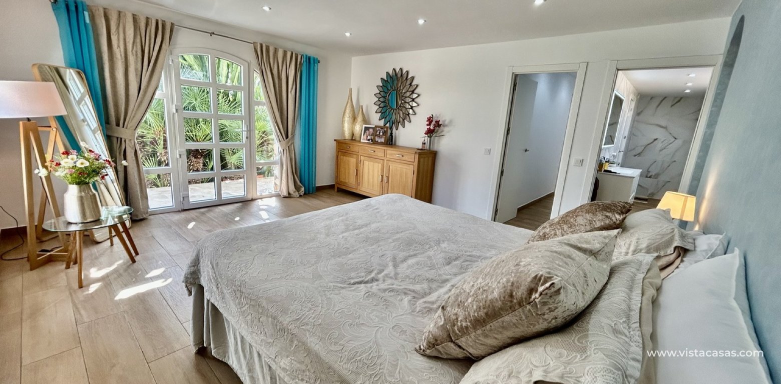 Resale - Villa - Cabo Roig