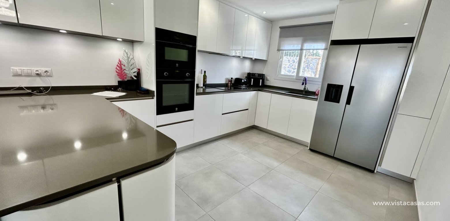 Resale - Villa - Cabo Roig