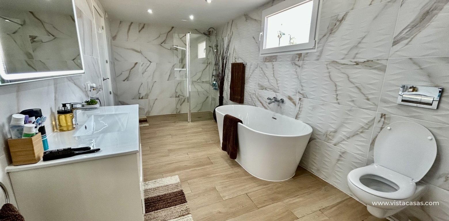 Resale - Villa - Cabo Roig