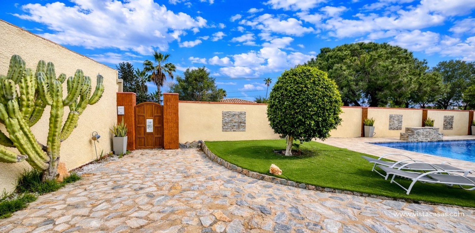 Resale - Villa - Cabo Roig