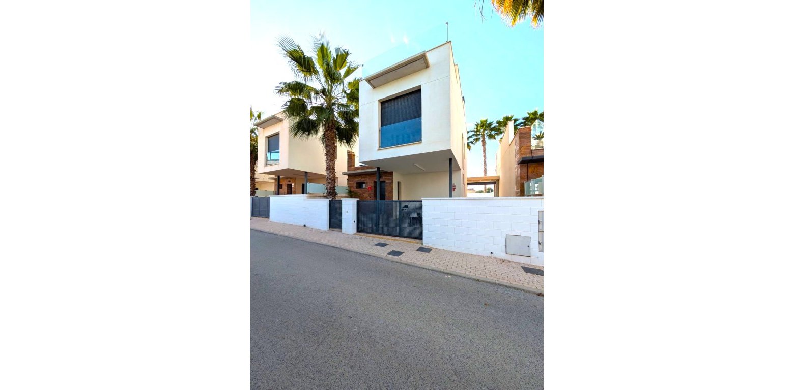 Sale - Villa - Cabo Roig