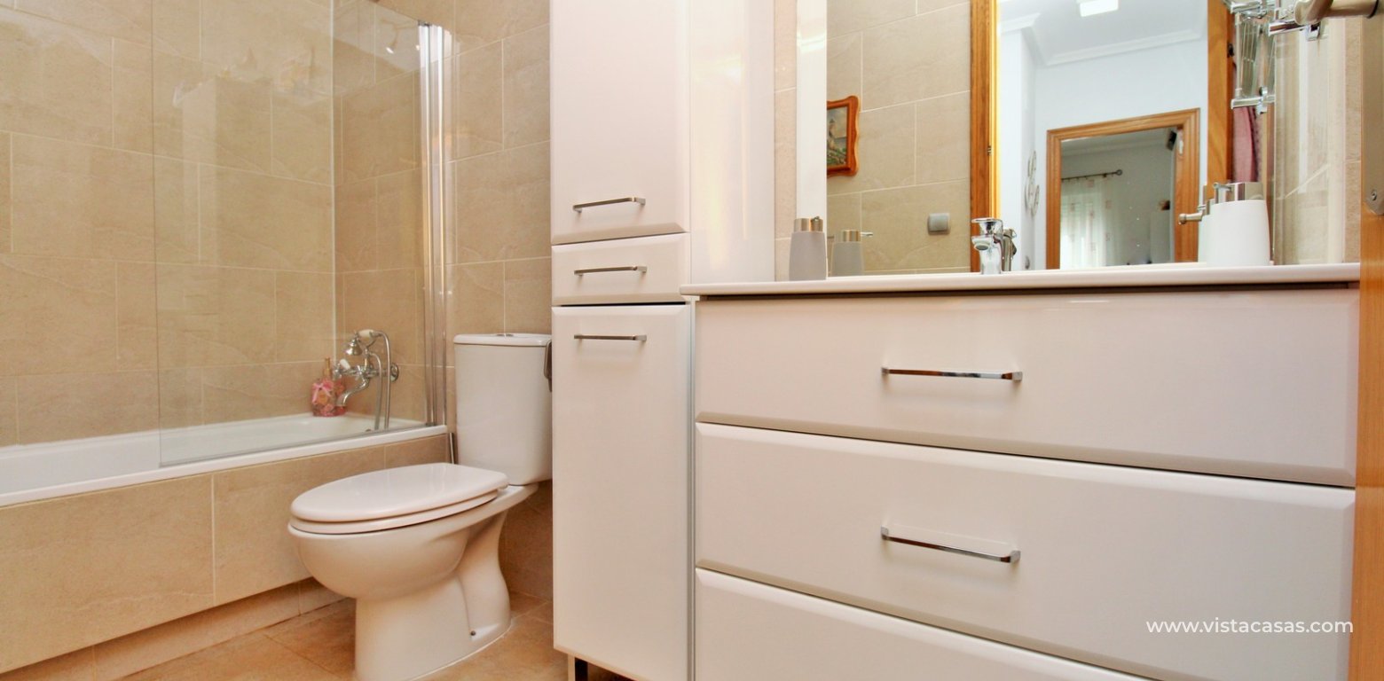 Renovated 3 Bed Quad House Villamartin Torregolf IV bathroom