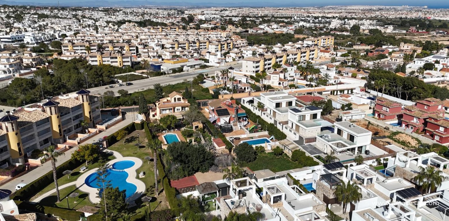 Wtórny - Plot - Cabo Roig