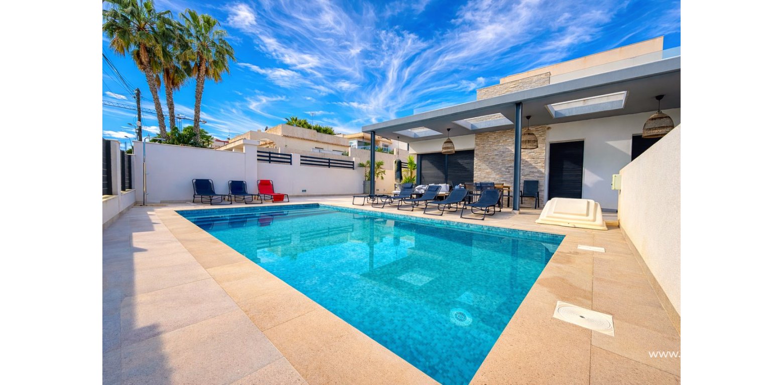 Resale - Villa - Los Balcones