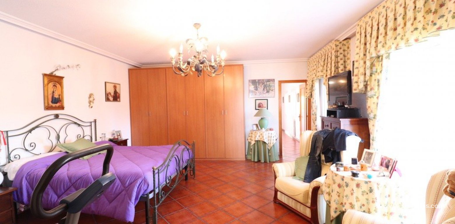 Resale - Villa - Torrevieja - El Chaparral