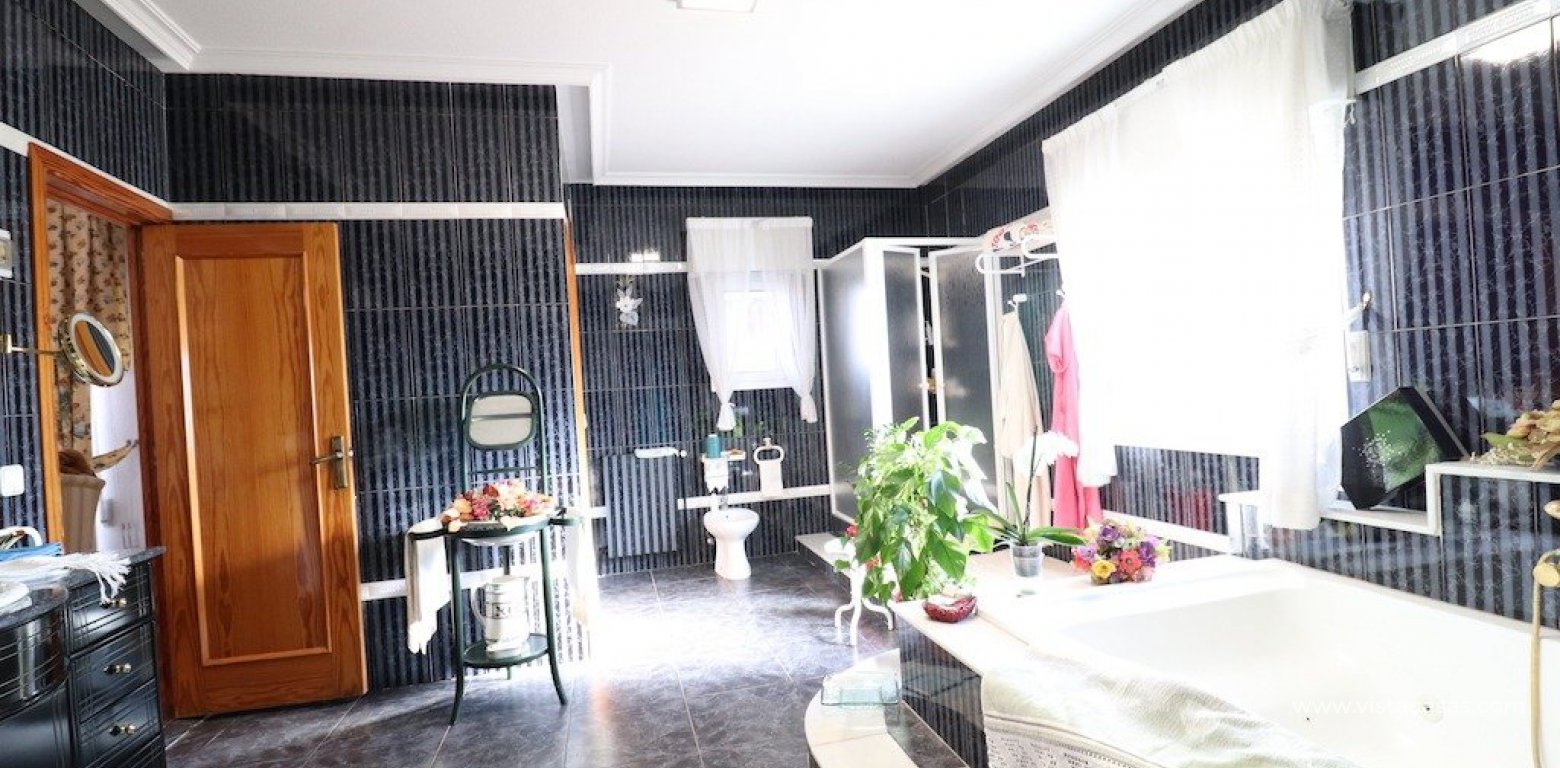 Resale - Villa - Torrevieja - El Chaparral