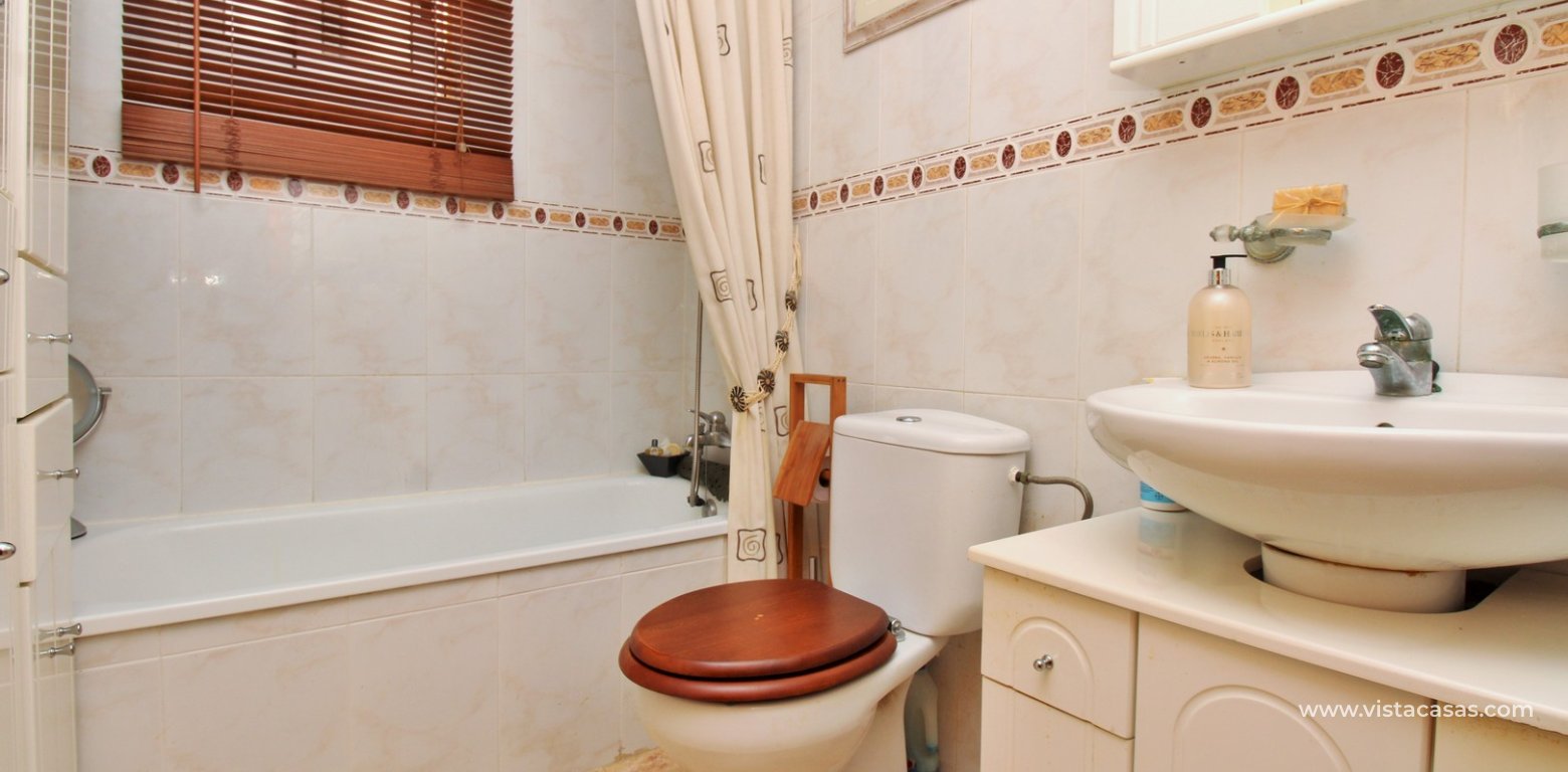 South-Facing 2 Bed Bungalow For Sale in Loma Golf Villamartin bathroom