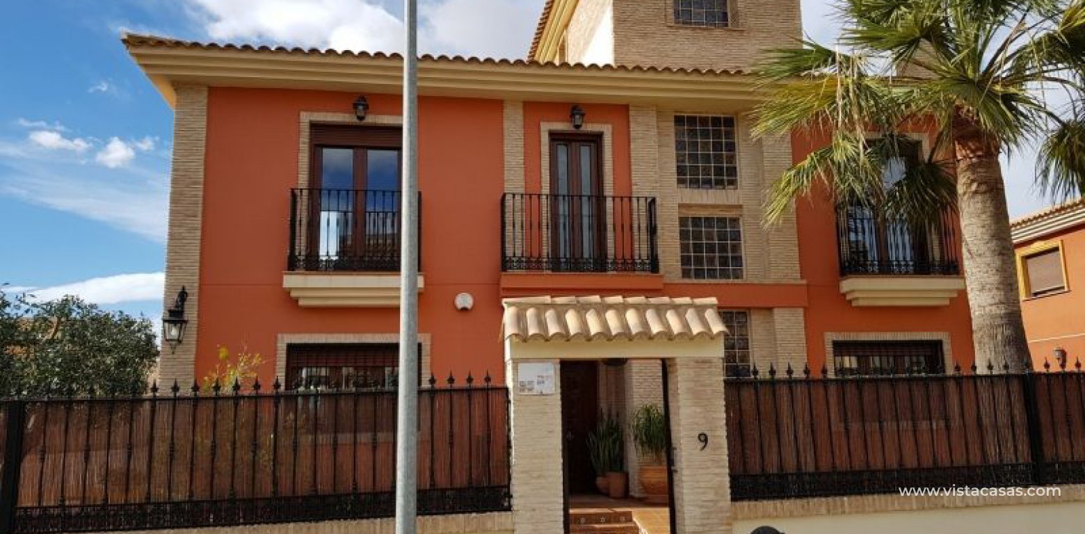 Resale - Villa - Torrevieja