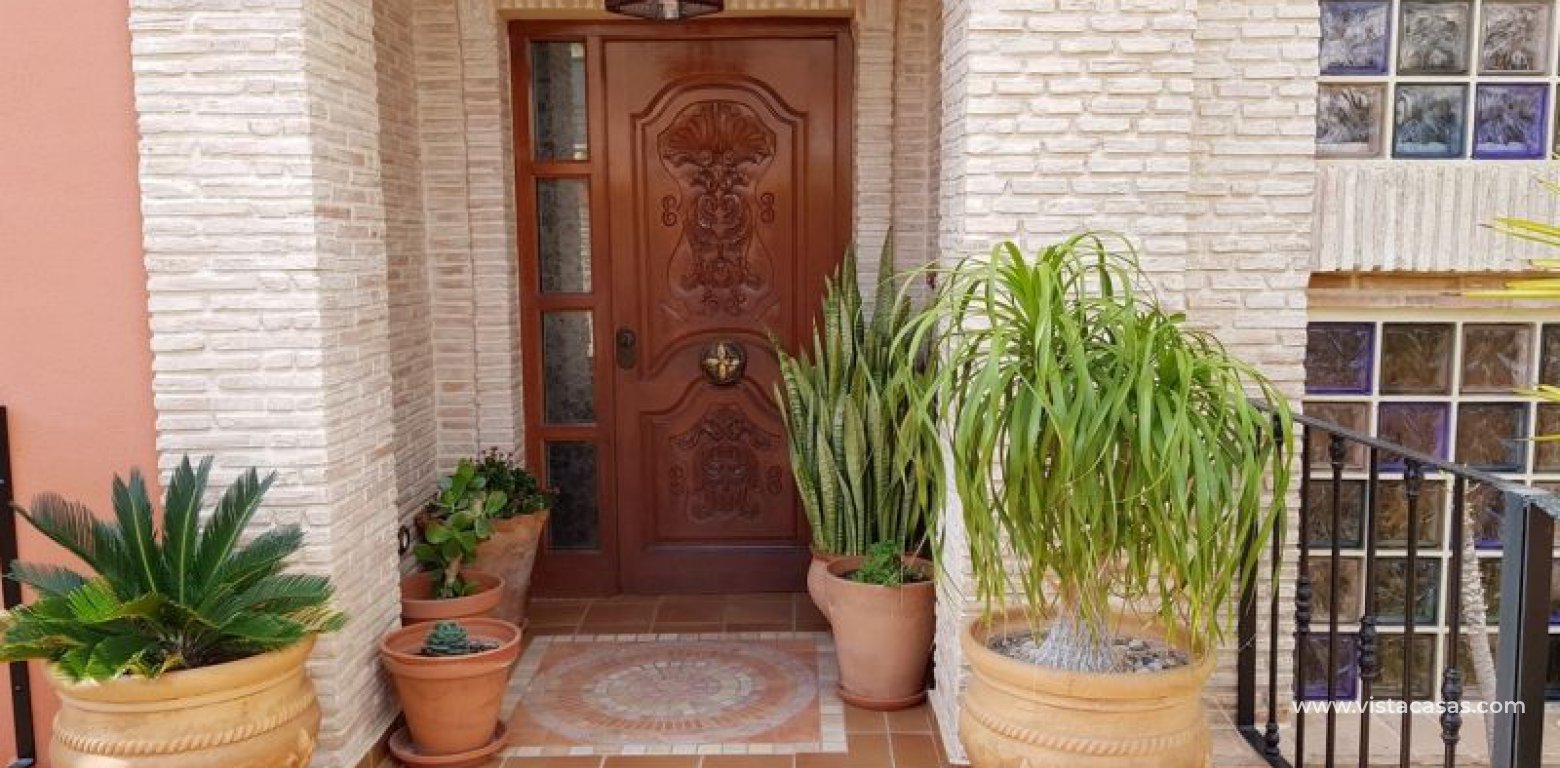 Resale - Villa - Torrevieja