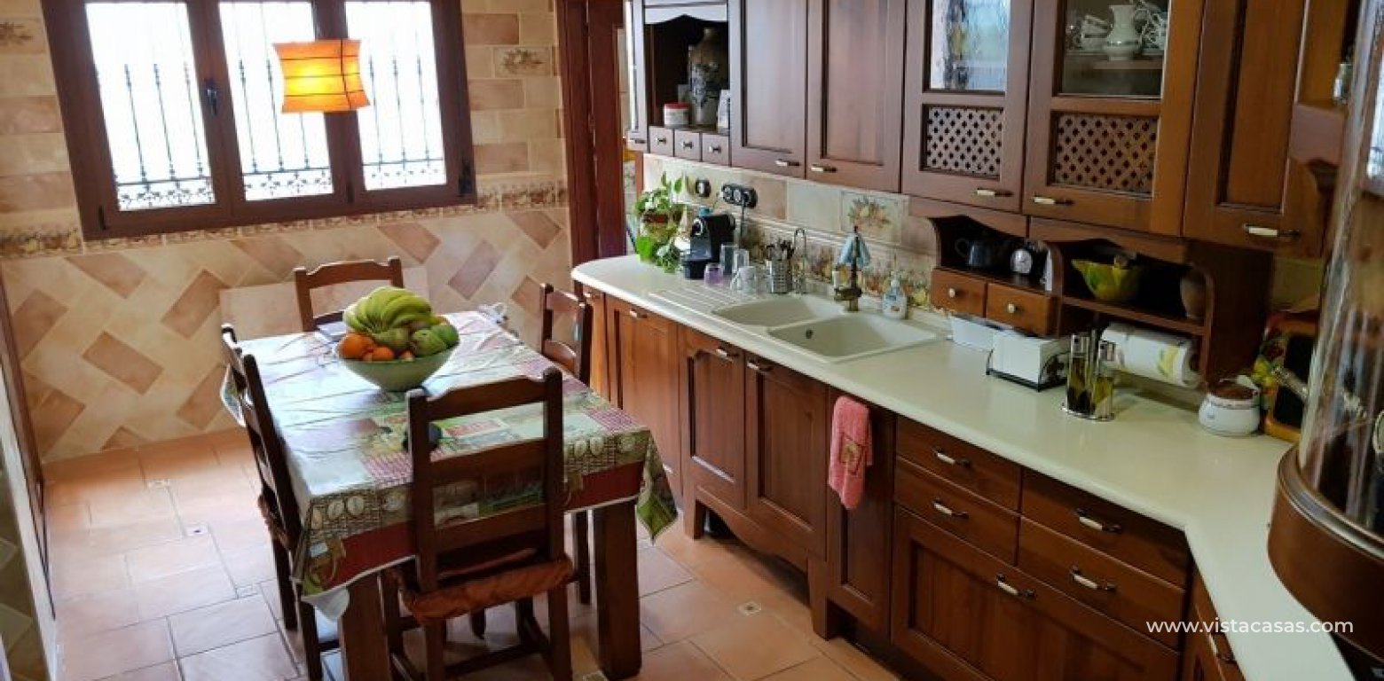 Resale - Villa - Torrevieja