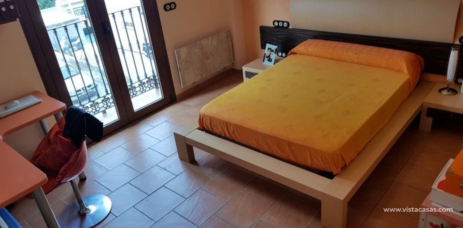 Resale - Villa - Torrevieja