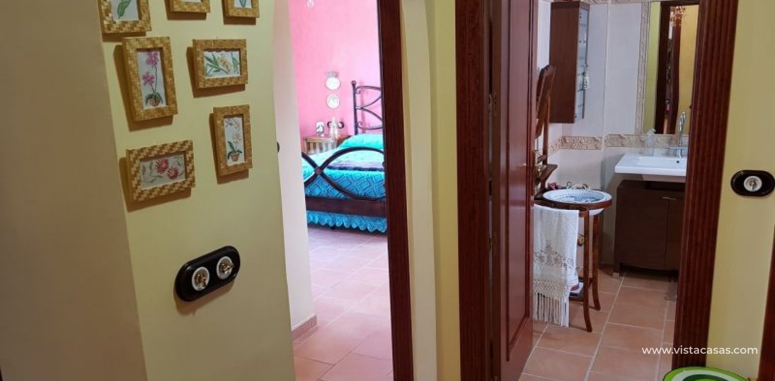 Resale - Villa - Torrevieja