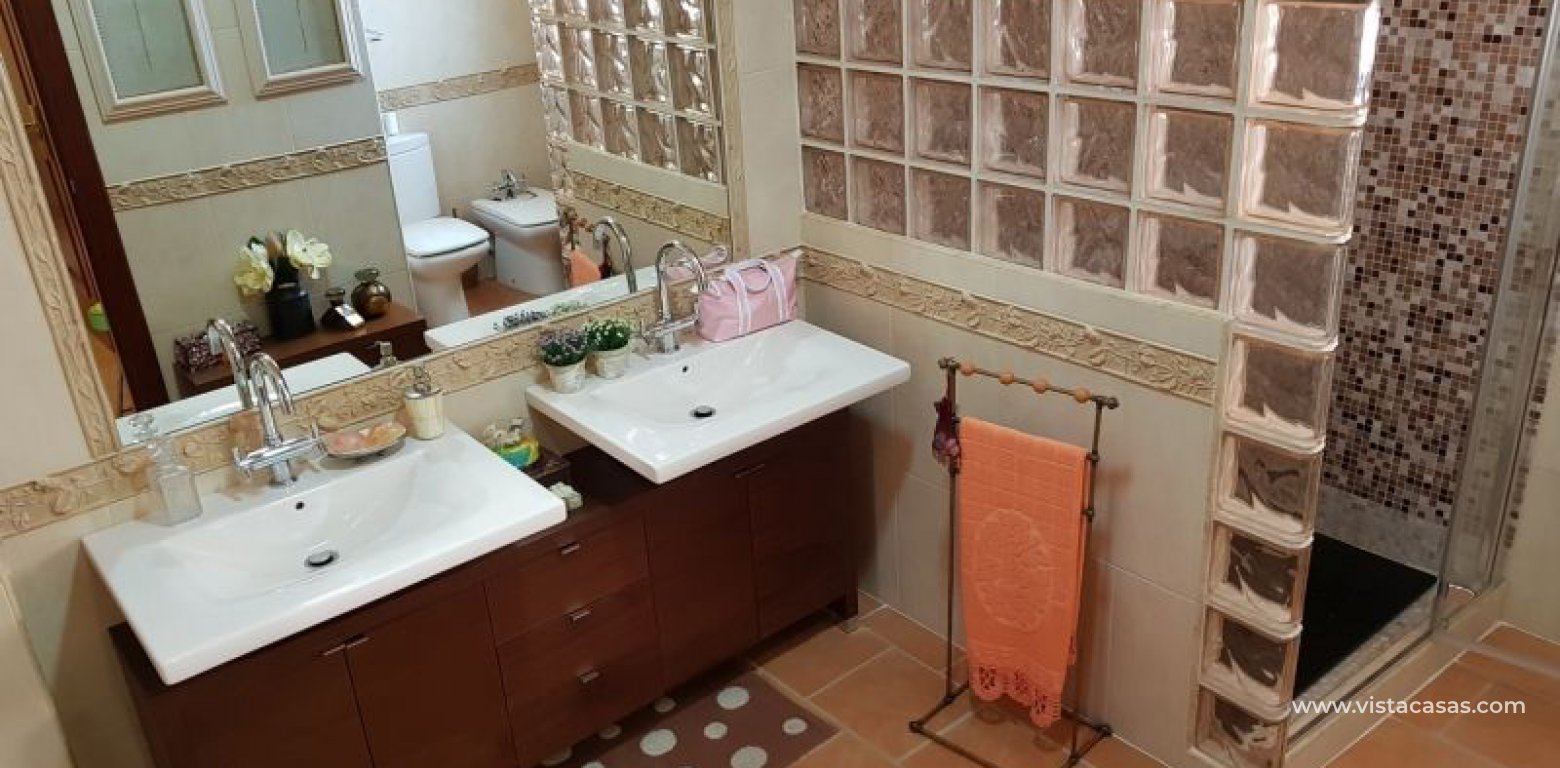 Resale - Villa - Torrevieja