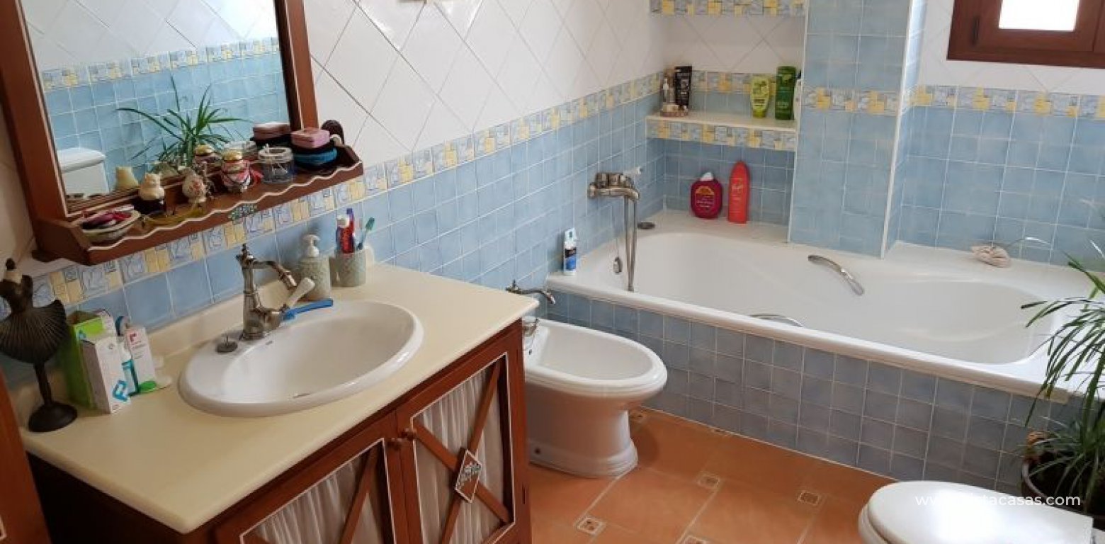 Resale - Villa - Torrevieja