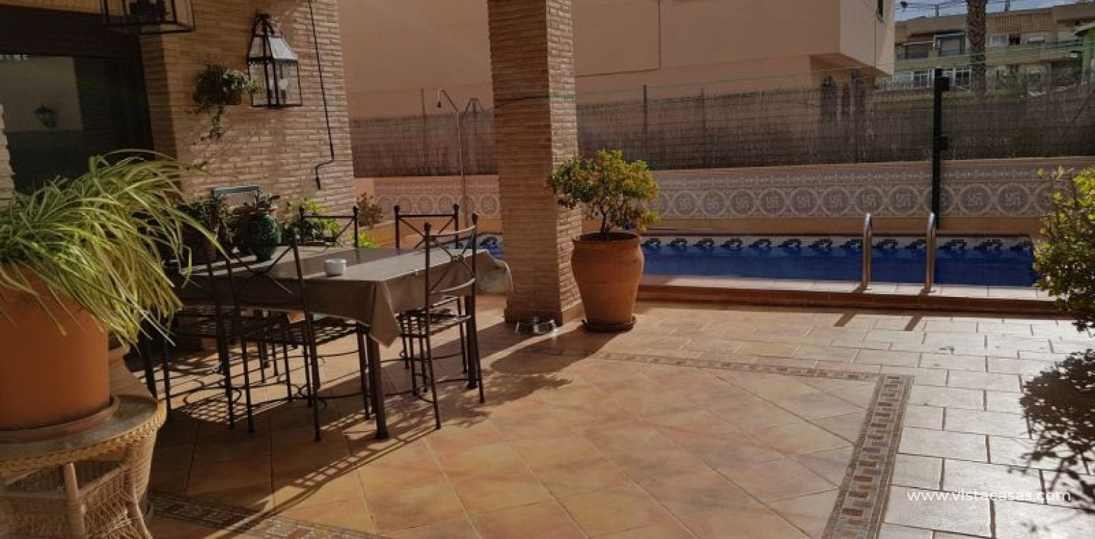 Resale - Villa - Torrevieja