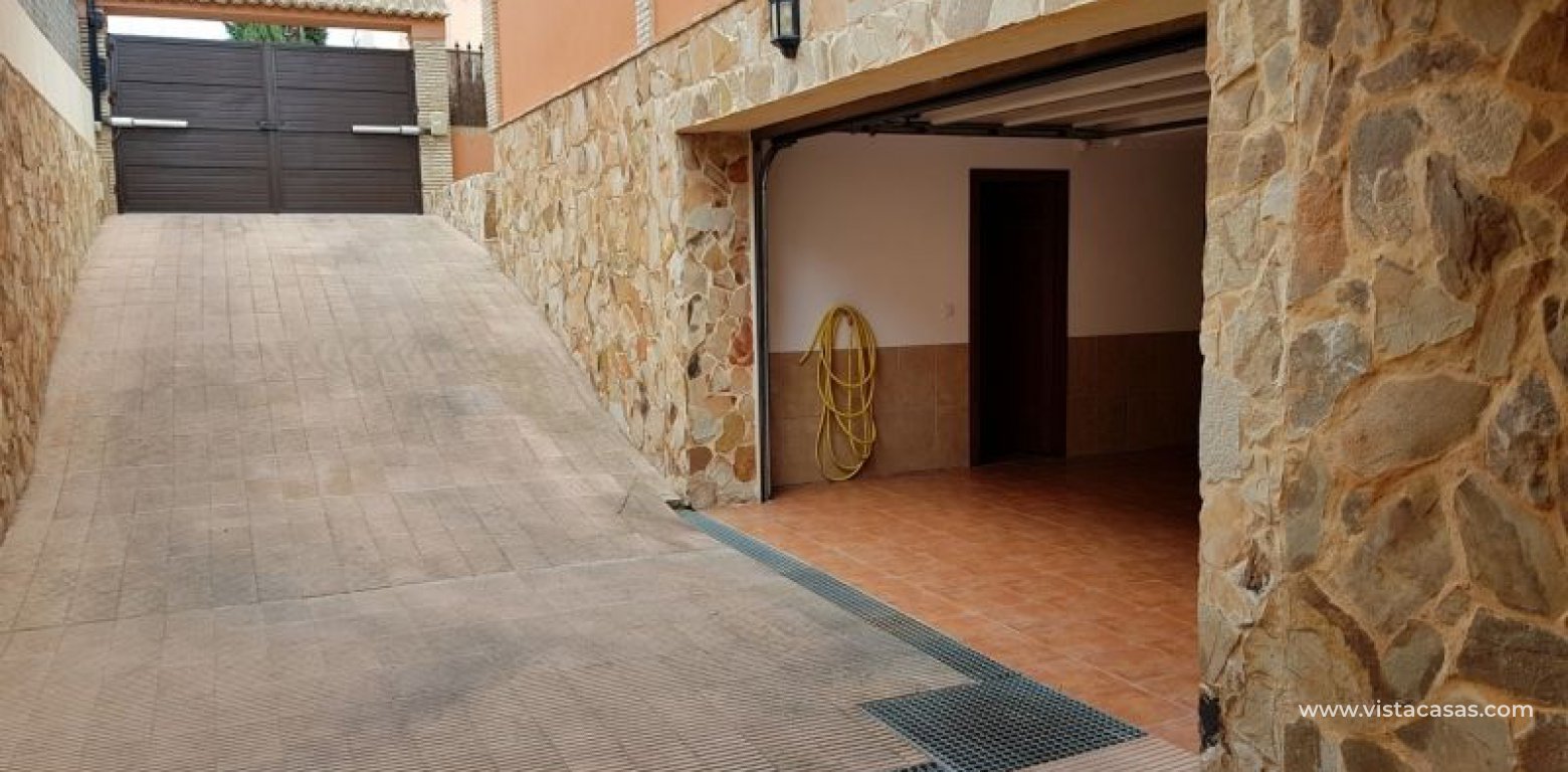 Resale - Villa - Torrevieja